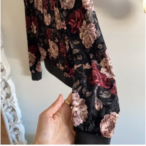 🪞 chic black velour rose zip up bomber long sleeve jacket - Picture 5 of 5